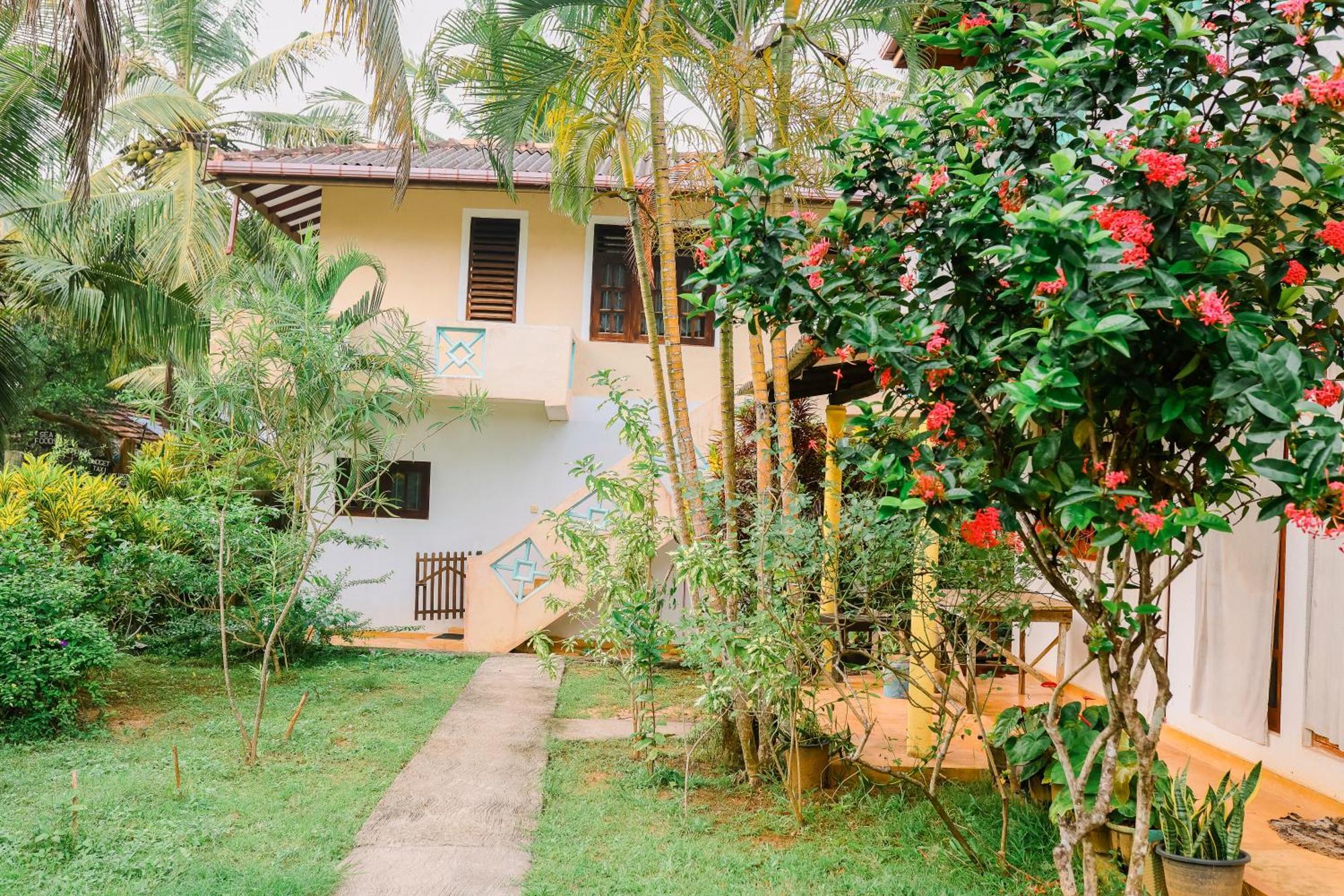 Beach Lagoon Guesthouse 坦加拉 外观 照片